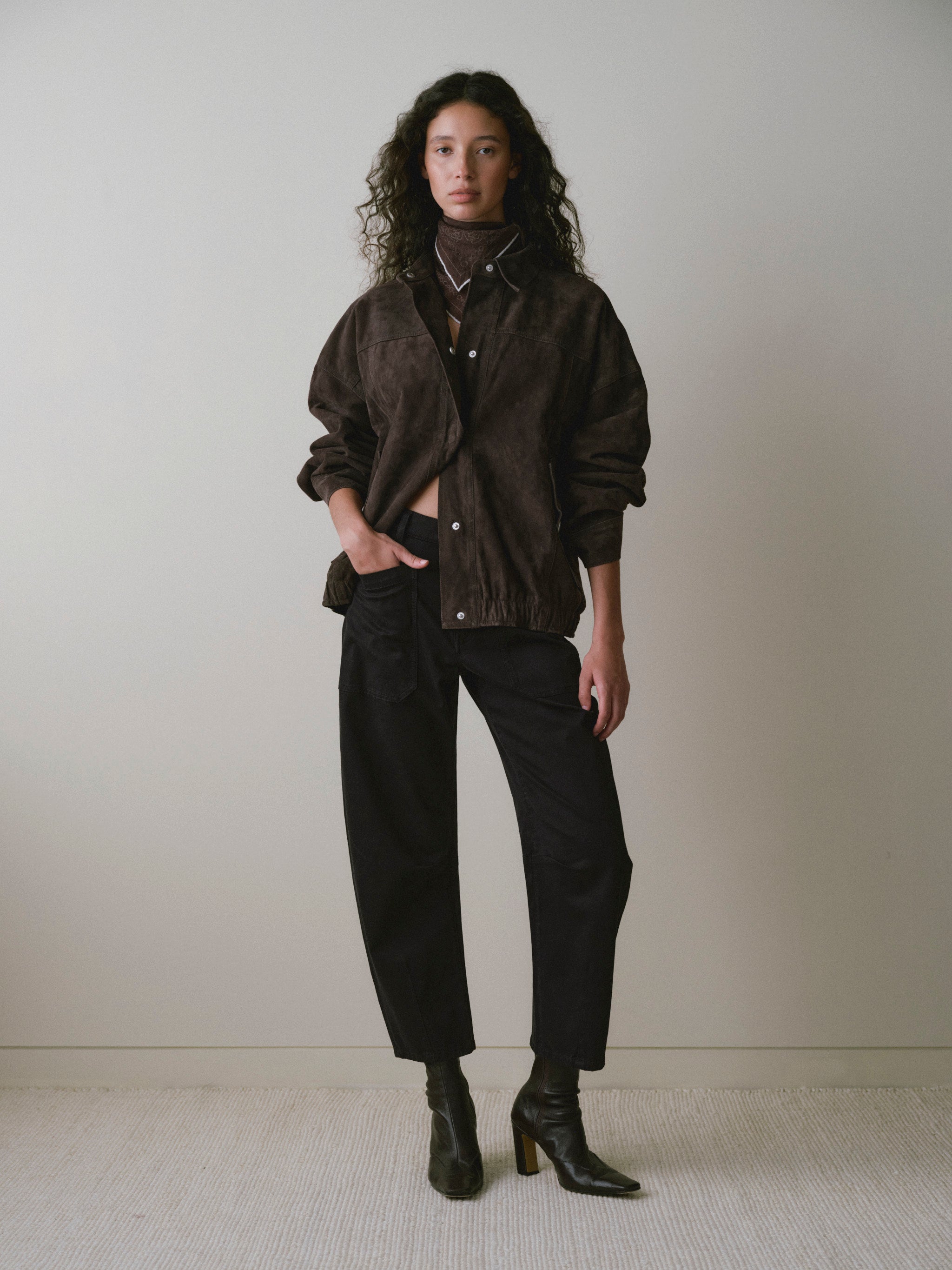 DL1961 women's Bilie Easy Barrel pants in black, front view with an oversized tobacco suede jacket.