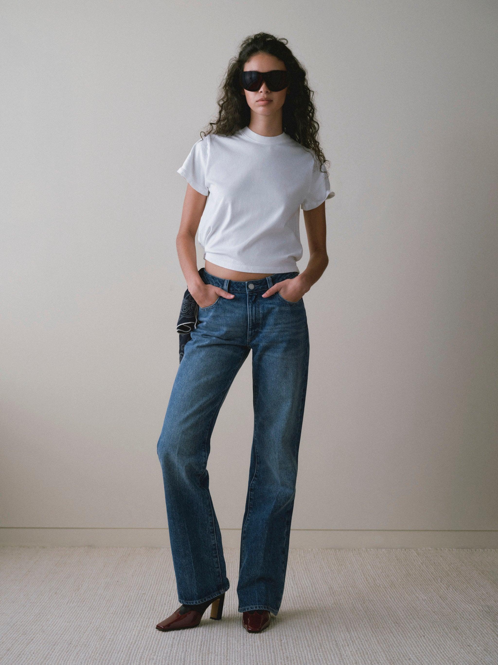 DL1961 women's Carolyn 90s Boot Mid-Rise jeans in medium blue 'Aspen', front view with a white tee.