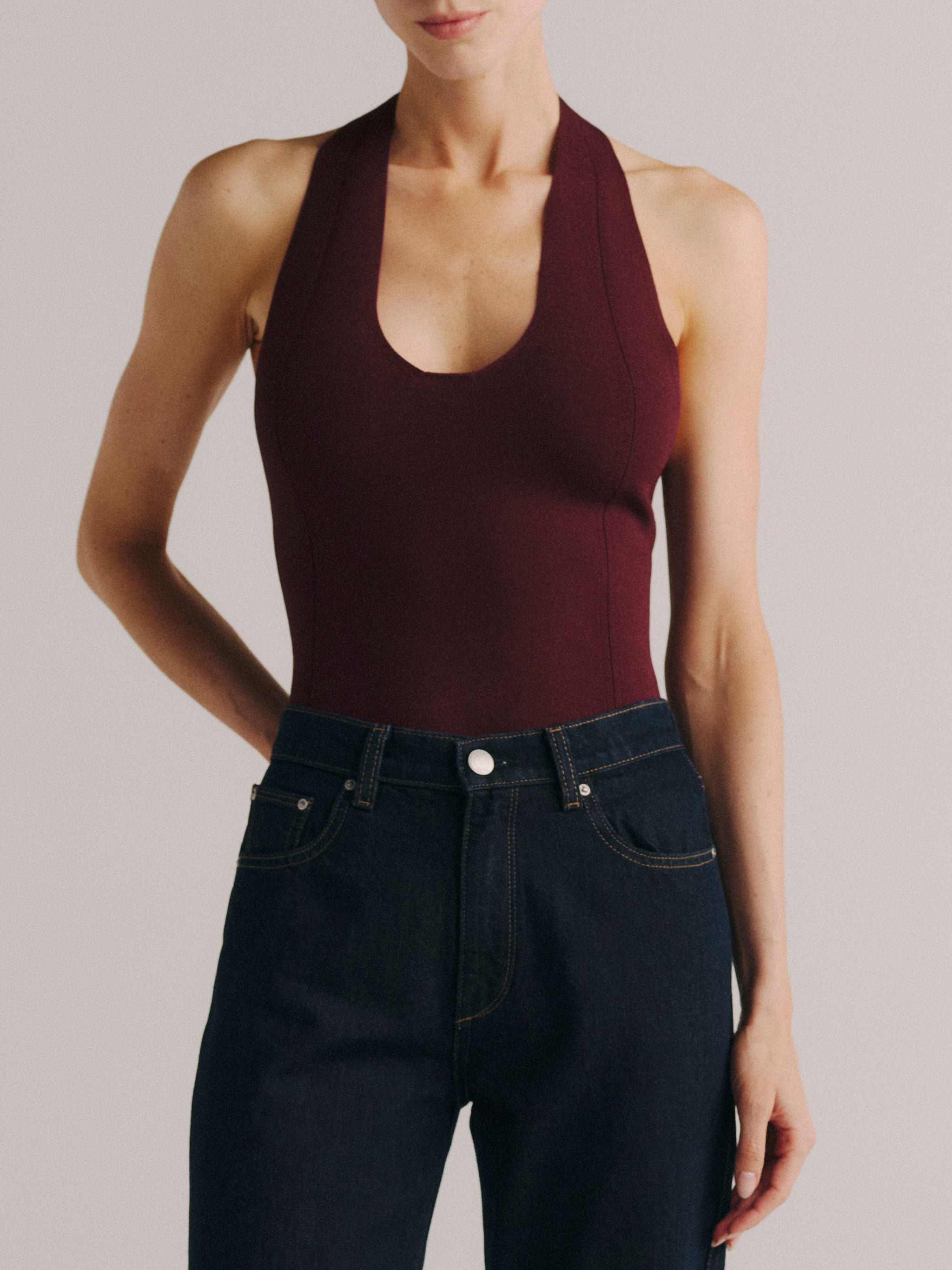DL1961 women's Cate Classic Straight High-Rise jeans in dark indigo 'Harvest Moon', close-up of the high rise waist and front pocket.
