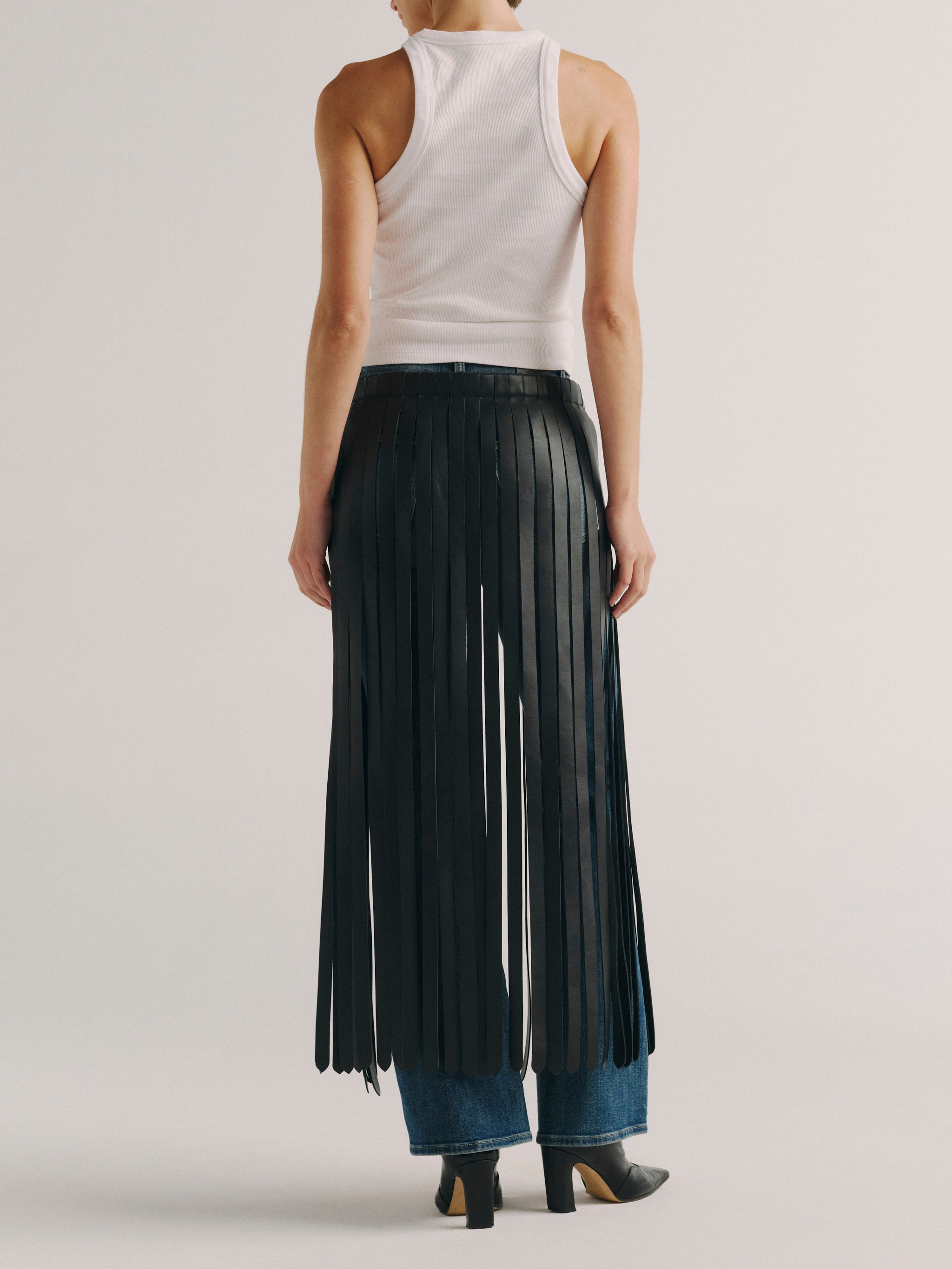 DL1961 fringe leather belt in black, back view showing the fringe across the back.
