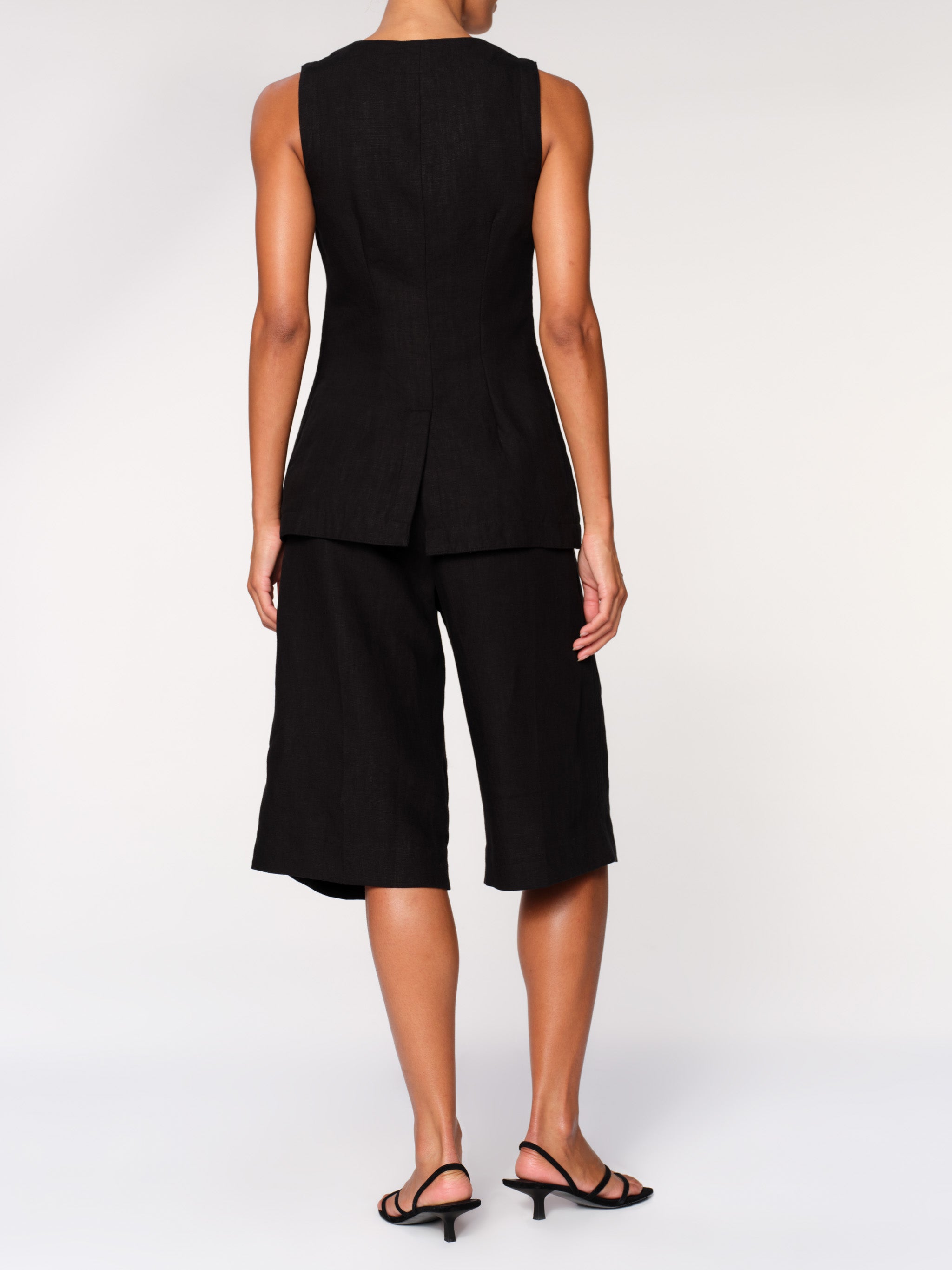 Women's Pleated Black Linen Shorts